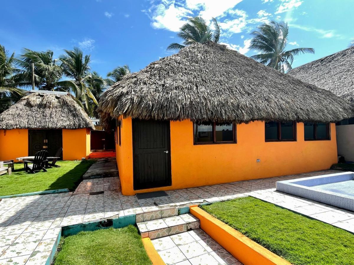 Johnnys Place Hotel Monterrico Esterno foto