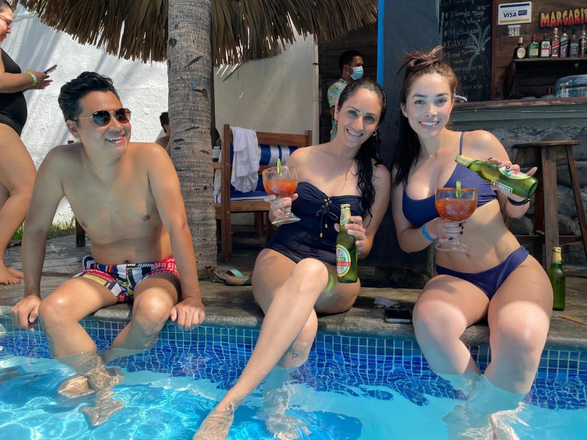 Johnnys Place Hotel Monterrico Esterno foto