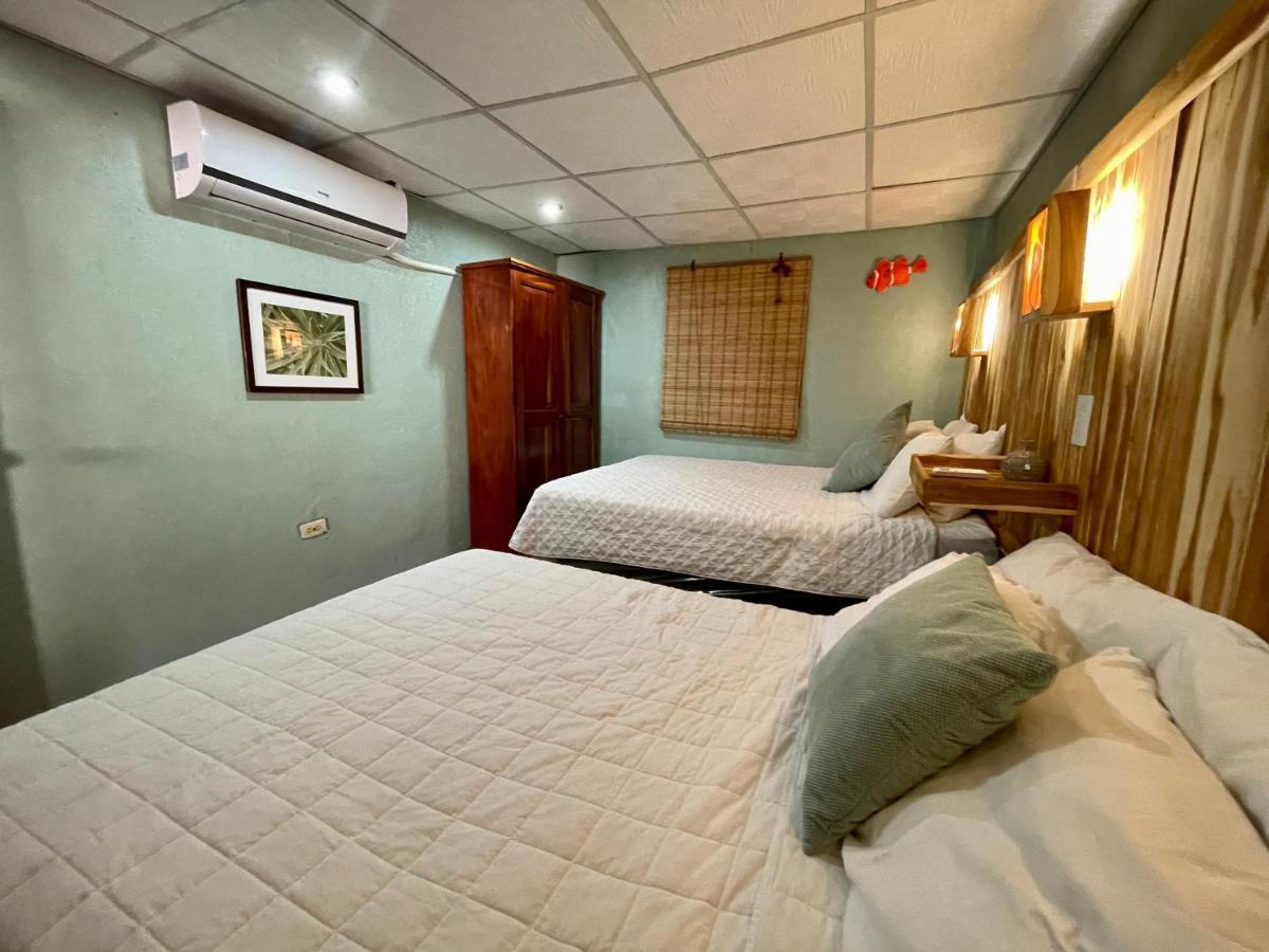 Johnnys Place Hotel Monterrico Esterno foto