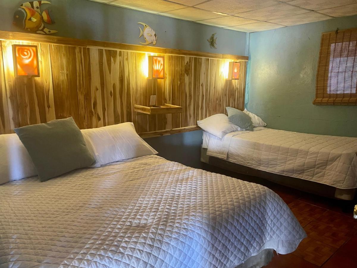 Johnnys Place Hotel Monterrico Esterno foto