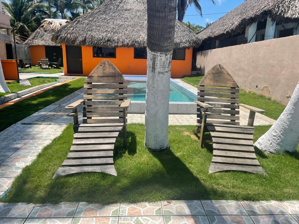 Johnnys Place Hotel Monterrico Esterno foto