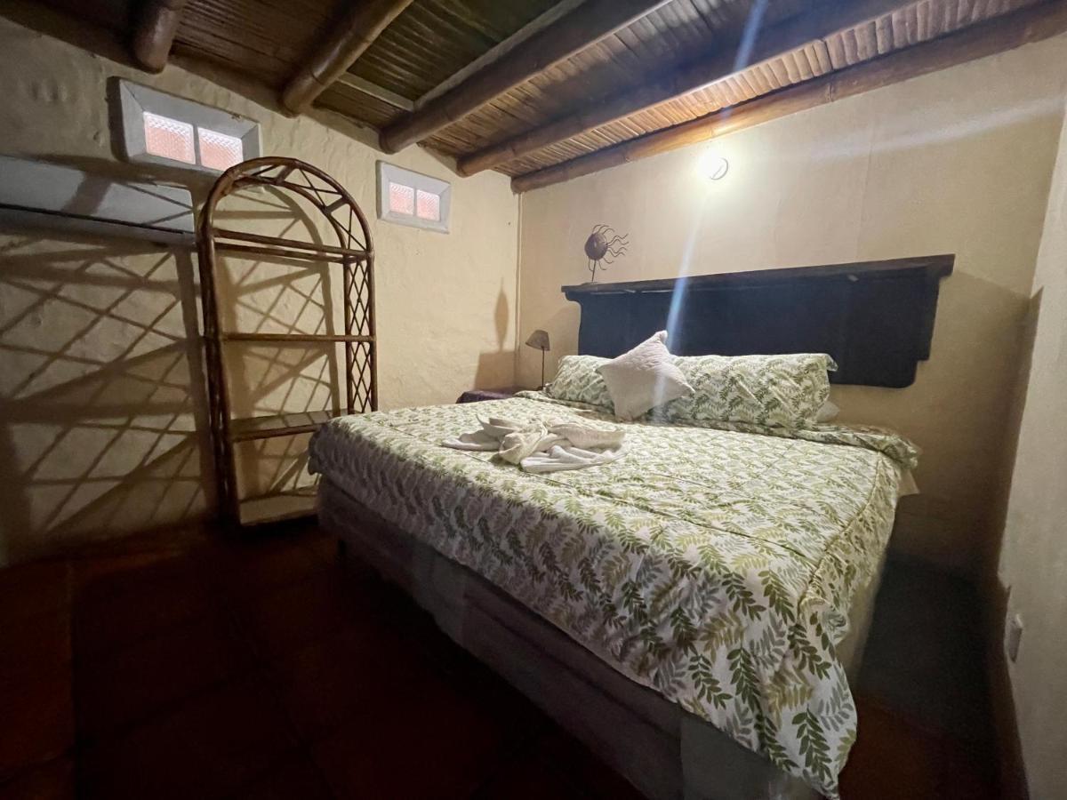 Johnnys Place Hotel Monterrico Esterno foto