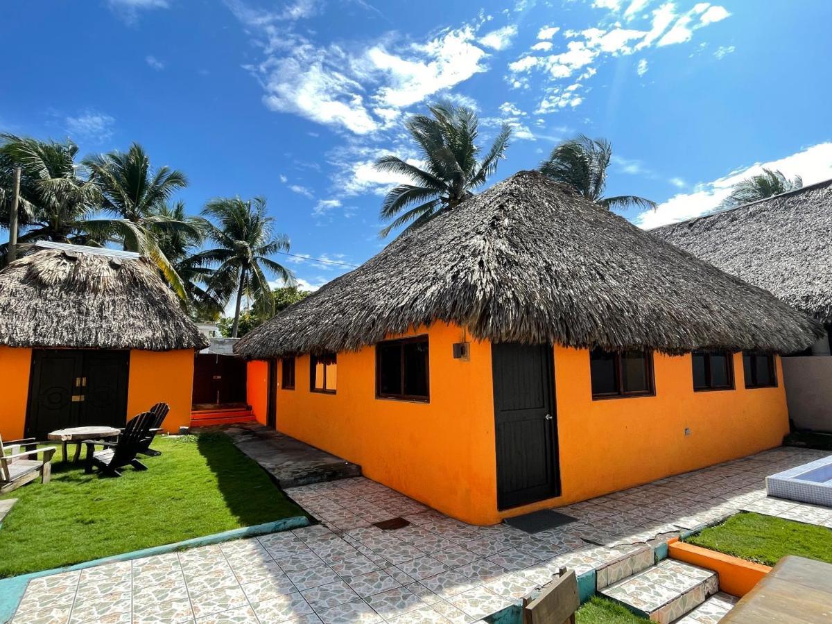 Johnnys Place Hotel Monterrico Esterno foto