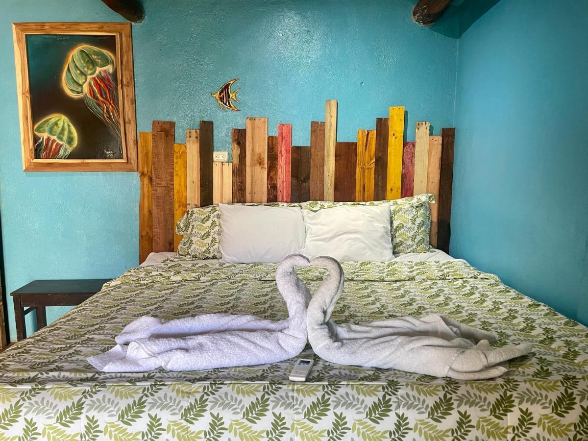 Johnnys Place Hotel Monterrico Esterno foto