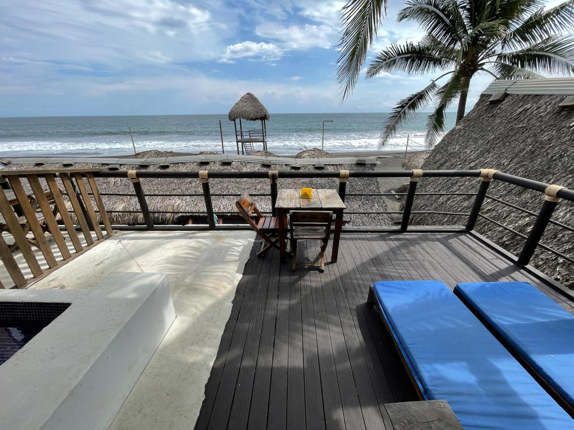 Johnnys Place Hotel Monterrico Esterno foto